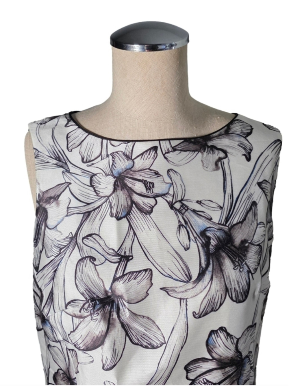 Reiss Onyx Printed Flare Dress Sleeveless Fit & Flare Floral Size 8 Off White - Picture 4 of 10